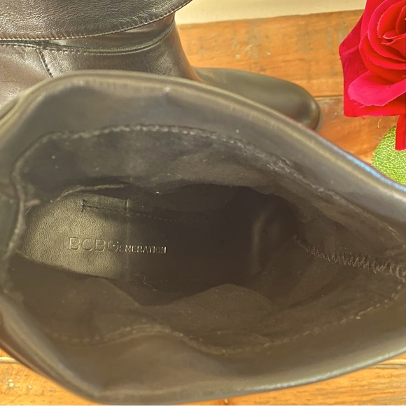 BCBG black Ankle Bootie (size 6)🌹 - Picture 11 of 12